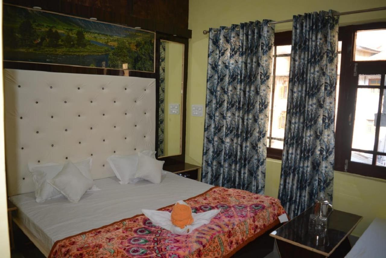 Nice One Palace Srinagar  Exterior photo